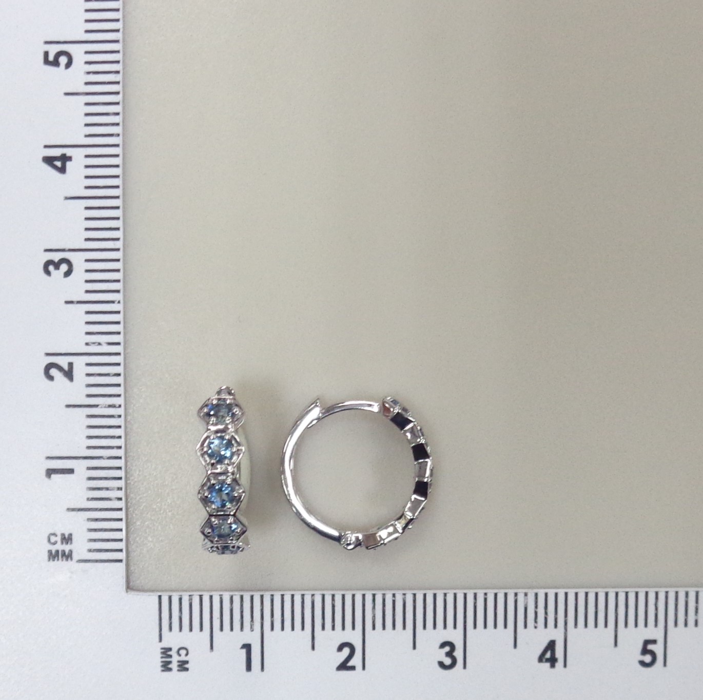 Серьги-конго из белого золота с топазами